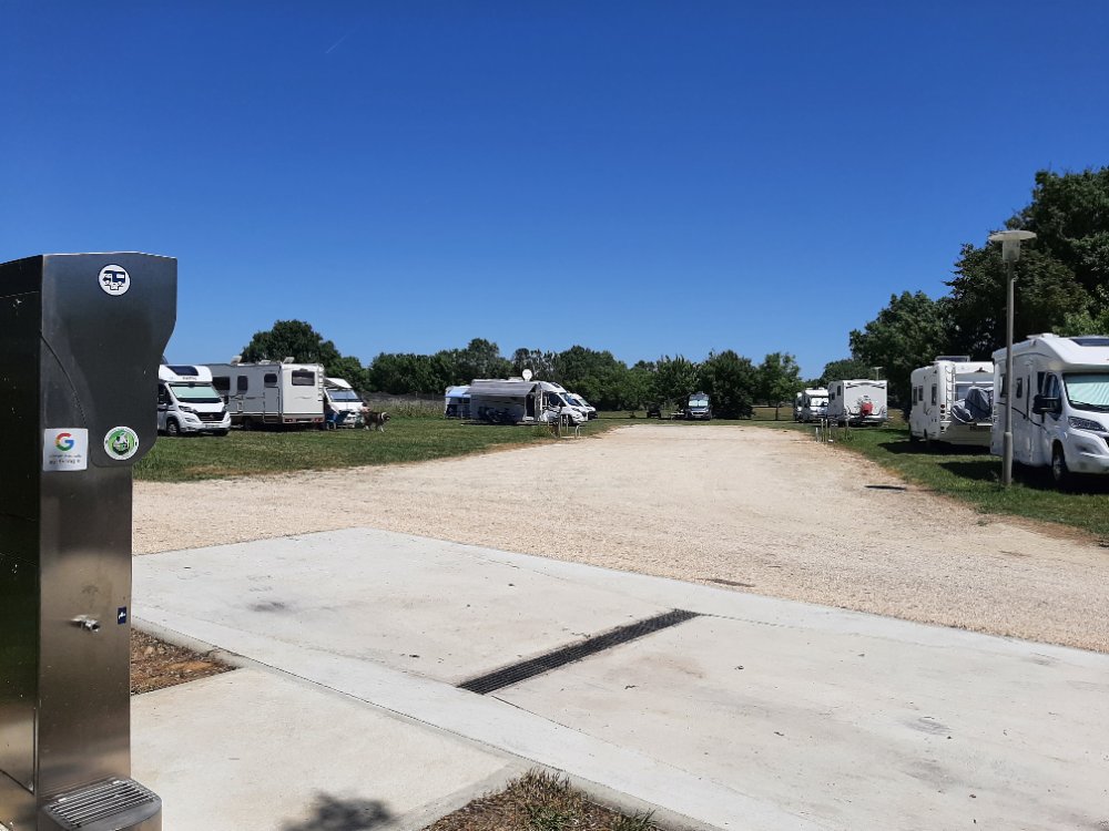 Aire camping-car à Mazeau (85420) - Photo 1